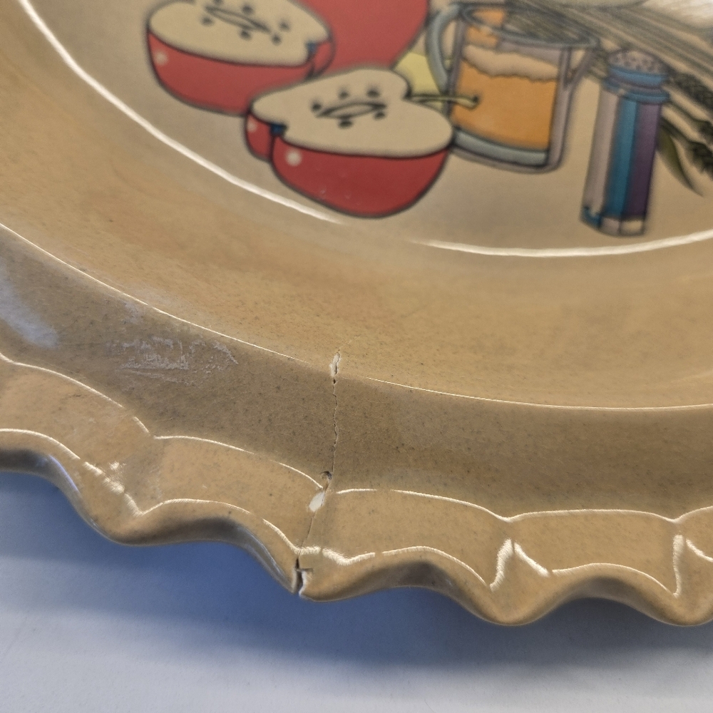 Universal Trumps Corp Ceramic Apple Pie Keeper Covered Recipe Dish Vintage - Picture 9 of 13